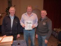 Bernd Goldenstein mit seiner Urkunde f�r 25-j�hrige Mitgliedschaft im Sportfischerverein Westoverledingen e.V.